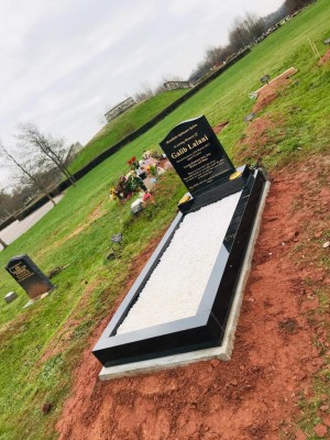 Islamic Headstones & Kerbed Memorial for Graves in London