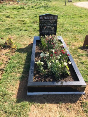 Islamic Headstones & Kerbed Memorial for Graves in London